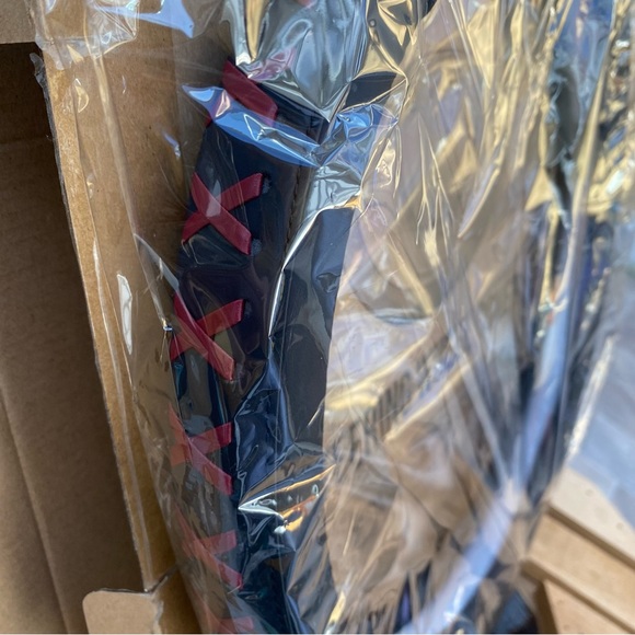 🧋SOLD🧋NIB Steering Wheel Cover with Burgundy Lace up Detail - Picture 6 of 6